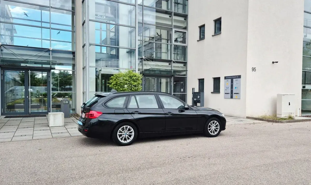 Gebraucht BMW 318 Advantage 136 PS (100 kW) 2016 Schwarz Kombi