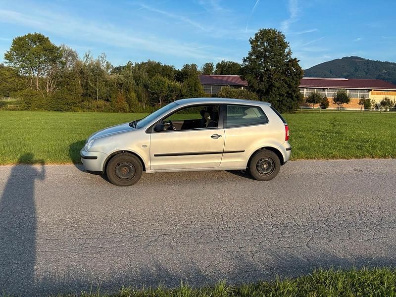 Grau Gebraucht 2002 VW Polo Kleinwagen | 2.200 € (Etwas zu teuer) - Bild 1/4