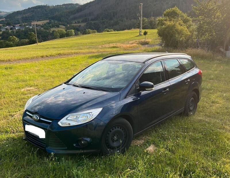 Blau Gebraucht 2011 Ford Focus Trend Kombi | 5.200 € (Fairer Preis) - Bild 1/4