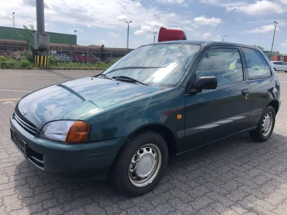 Gebraucht Toyota Starlet 75 PS (55 kW) 1997 Grün Kleinwagen