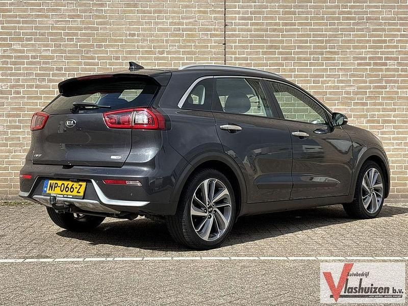 Gebraucht Kia Niro First Edition 141 PS (103 kW) 2017 Grau SUV