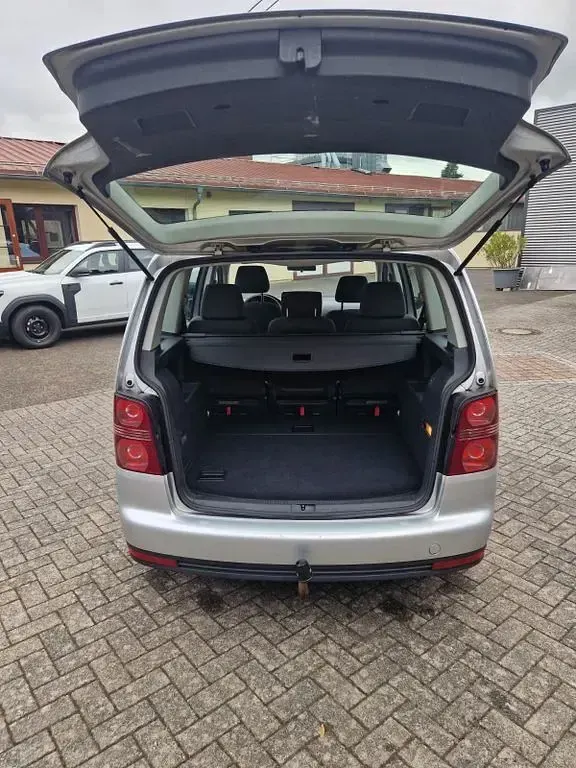 Gebraucht VW Touran Conceptline 105 PS (77 kW) 2010 Silber Van / Kleinbus