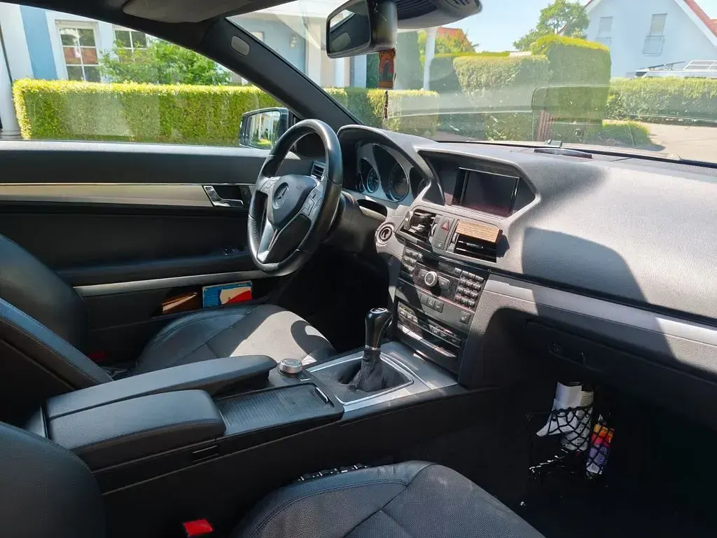 Gebraucht Mercedes E220 170 PS (125 kW) 2012 Schwarz Coupé