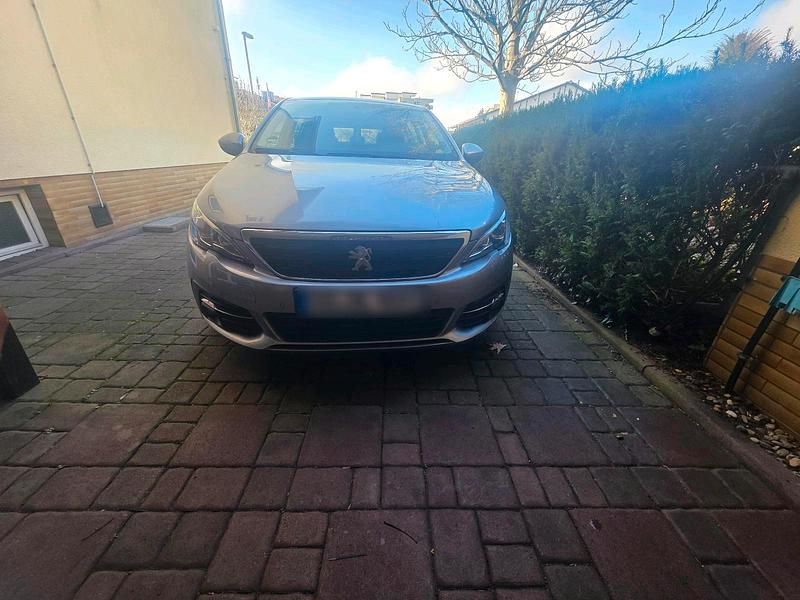 Gebraucht Peugeot 308 Allure 110 PS (80 kW) 2017 Limousine