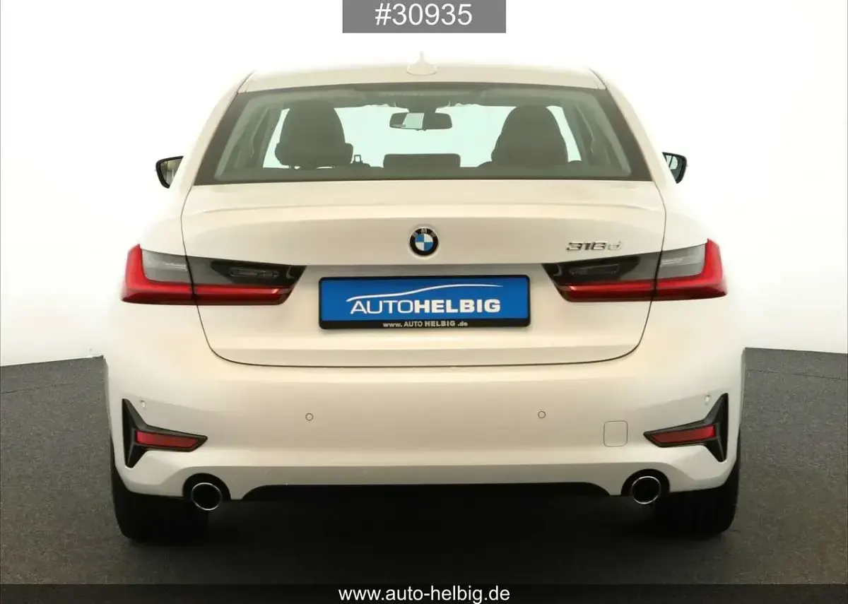 Gebraucht BMW 318 Sport Line 150 PS (110 kW) 2022 Weiß Limousine