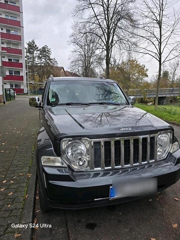 Gebraucht Jeep Cherokee 177 PS (130 kW) 2010 Schwarz SUV