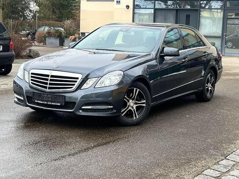 Grau Gebraucht 2012 Mercedes E200 Limousine | 8.900 € (Superpreis) - Bild 1/4