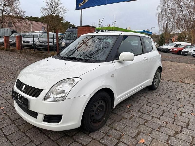 Weiß Gebraucht 2010 Suzuki Swift Limousine | 1.999 € (Superpreis) - Bild 1/4