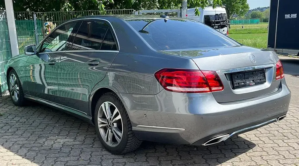 Używany Mercedes E250 Avantgarde 211 KM (155 kW) 2015 Szary Sedan/Limuzyna