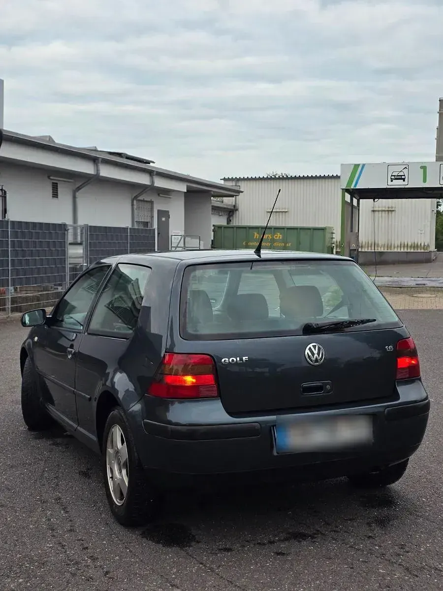 Gebraucht VW Golf IV Basis 105 PS (77 kW) 2002 Grau Limousine