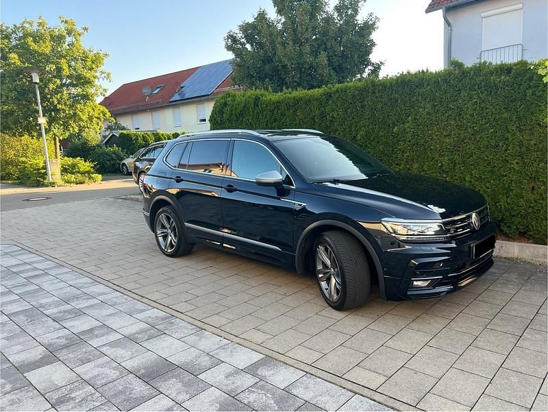 Schwarz Gebraucht 2018 VW Tiguan Allspace R-line SUV | 27.000 € - Bild 1/4