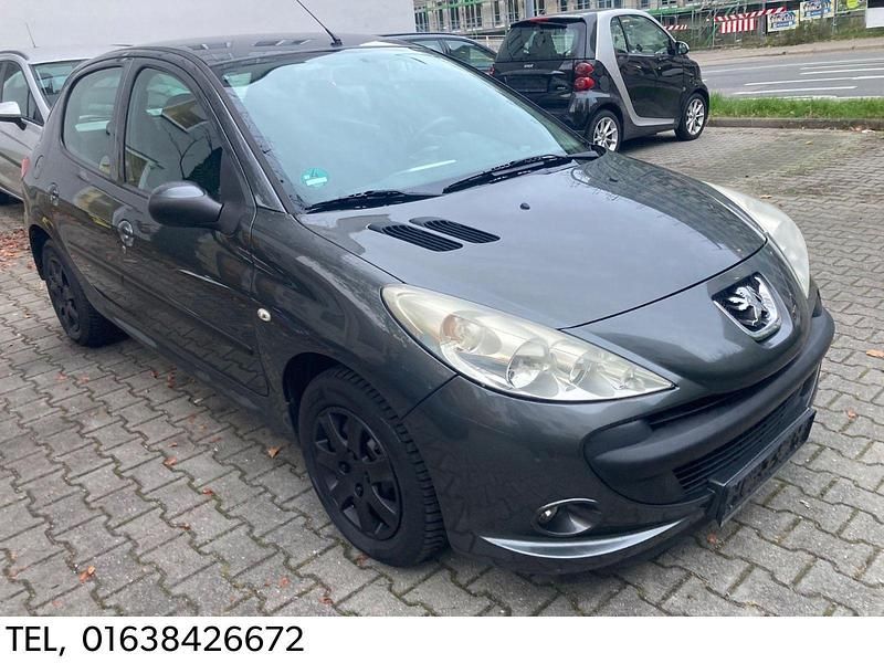 Grau Gebraucht 2011 Peugeot 206+ Basis Kleinwagen | 2.650 € (Fairer Preis) - Bild 1/4