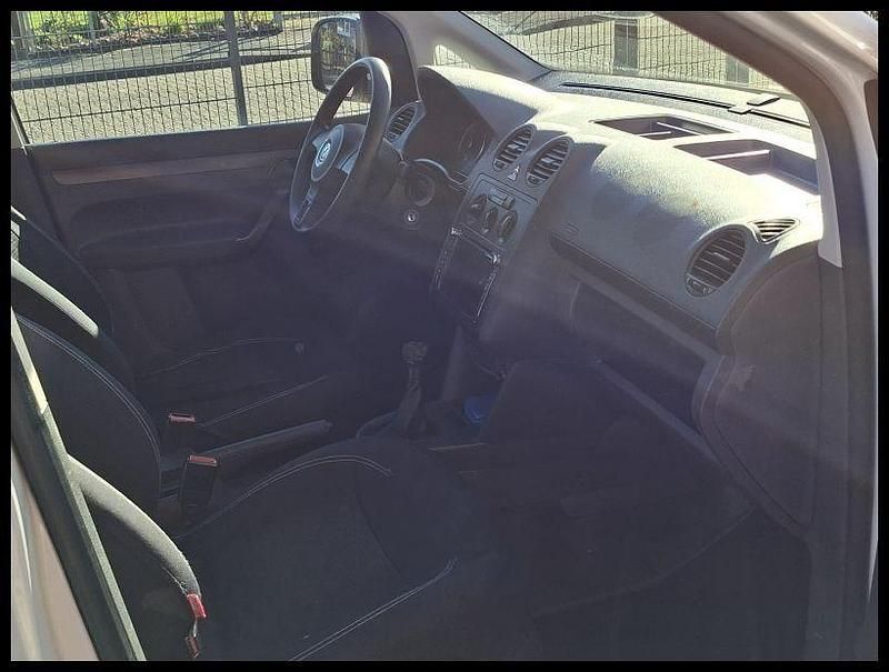 Second-hand VW Caddy 102 CP (75 kW) 2011 Gri Monovolum