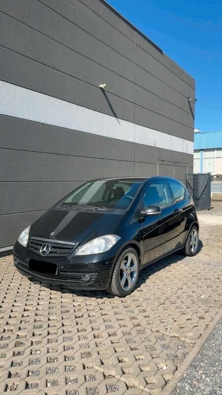 Schwarz Gebraucht 2009 Mercedes A180 Kleinwagen | 3.000 € (Guter Preis) - Bild 1/4