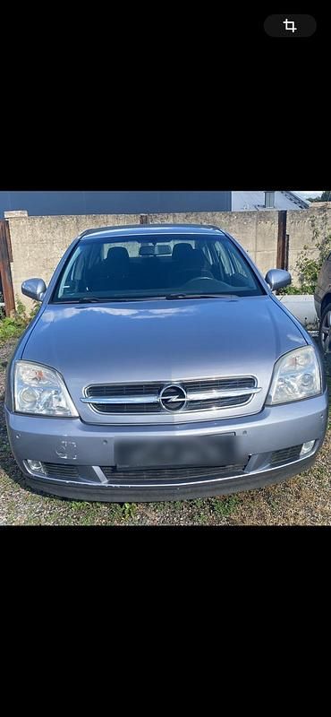 Grau Gebraucht 2003 Opel Vectra Limousine | 1.900 € - Bild 1/4