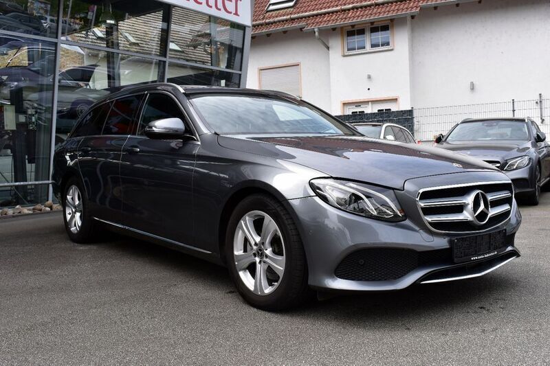 Grau Gebraucht 2018 Mercedes E220 Kombi | 23.900 € (Guter Preis) - Bild 1/4