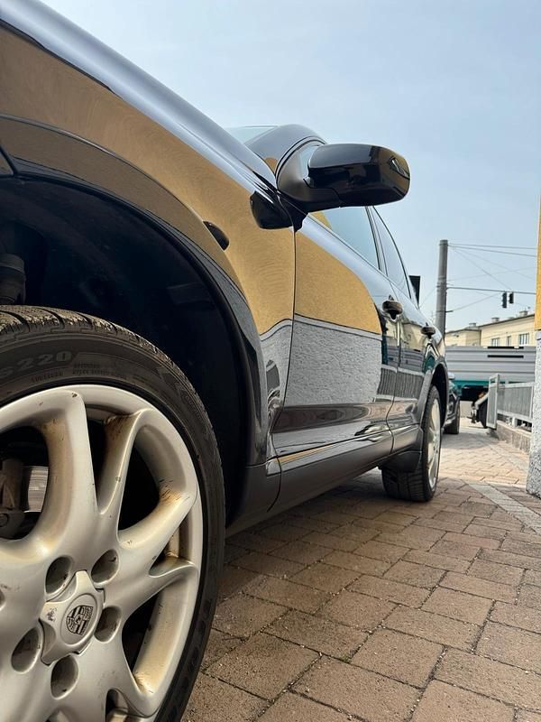 Second-hand Porsche Cayenne 290 CP (213 kW) 2007 Negru SUV