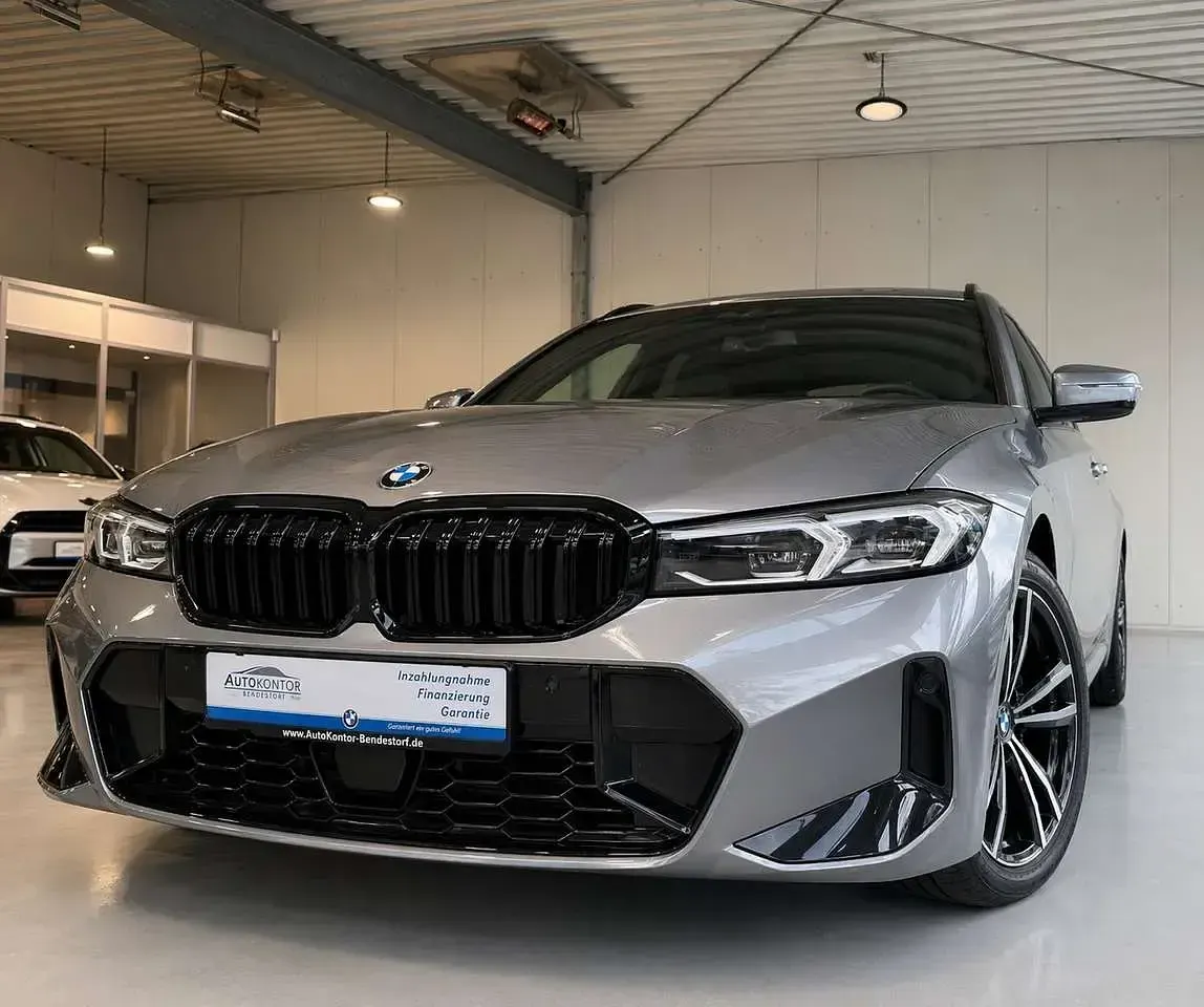 Gebraucht BMW 330 M Sport 245 PS (180 kW) 2025 Skyscrapergrau Kombi