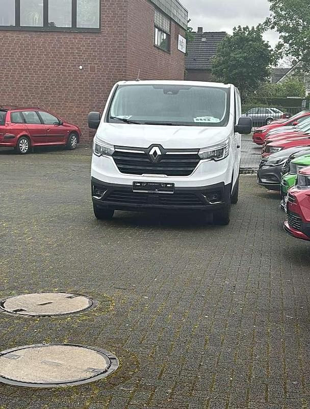 Gebraucht Renault Trafic Komfort 150 PS (110 kW) 2024 Weiß Van / Kleinbus