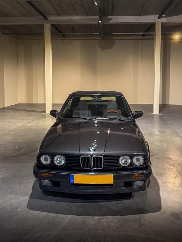 Schwarz Gebraucht 1993 BMW 320 Cabriolet Cabrio | 18.750 € - Bild 1/4