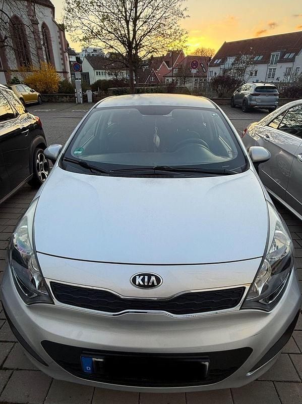 Gebraucht Kia Rio Edition 7 86 PS (63 kW) 2014 Grau Kleinwagen