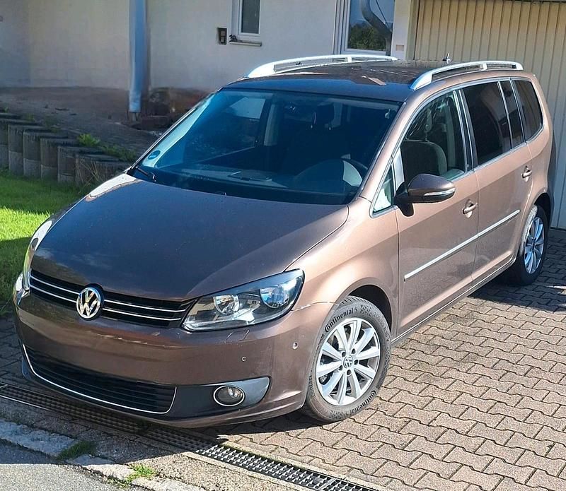 Braun Gebraucht 2013 VW Touran Highline Van / Kleinbus | 8.000 € (Fairer Preis) - Bild 1/4