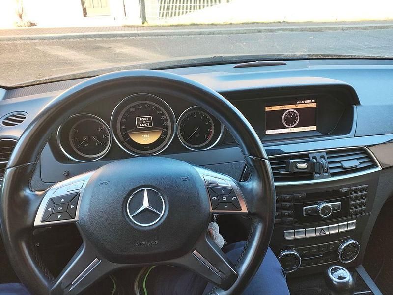 Gebraucht Mercedes C180 156 PS (114 kW) 2011 Silber Limousine