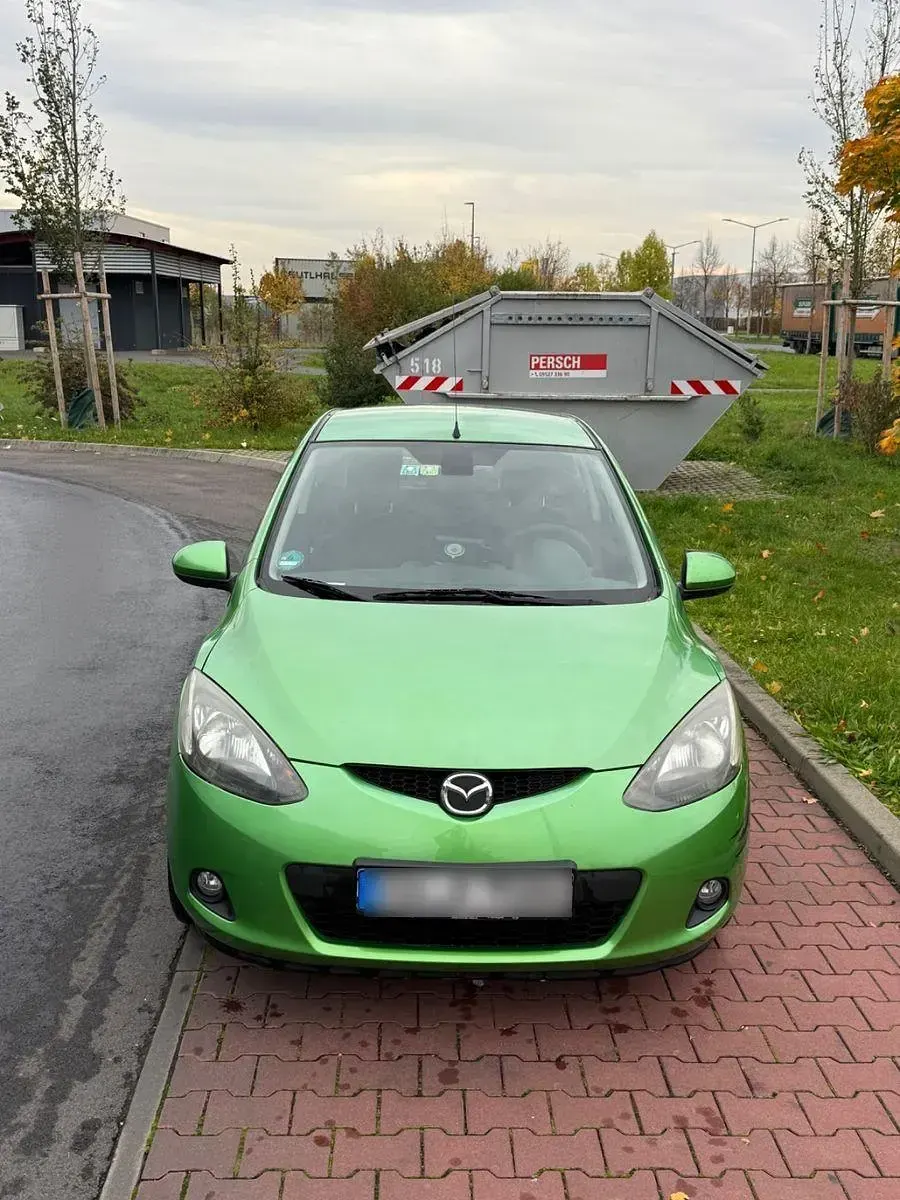 Gebraucht Mazda 2 Inclusive 75 PS (55 kW) 2009 Grün Kleinwagen