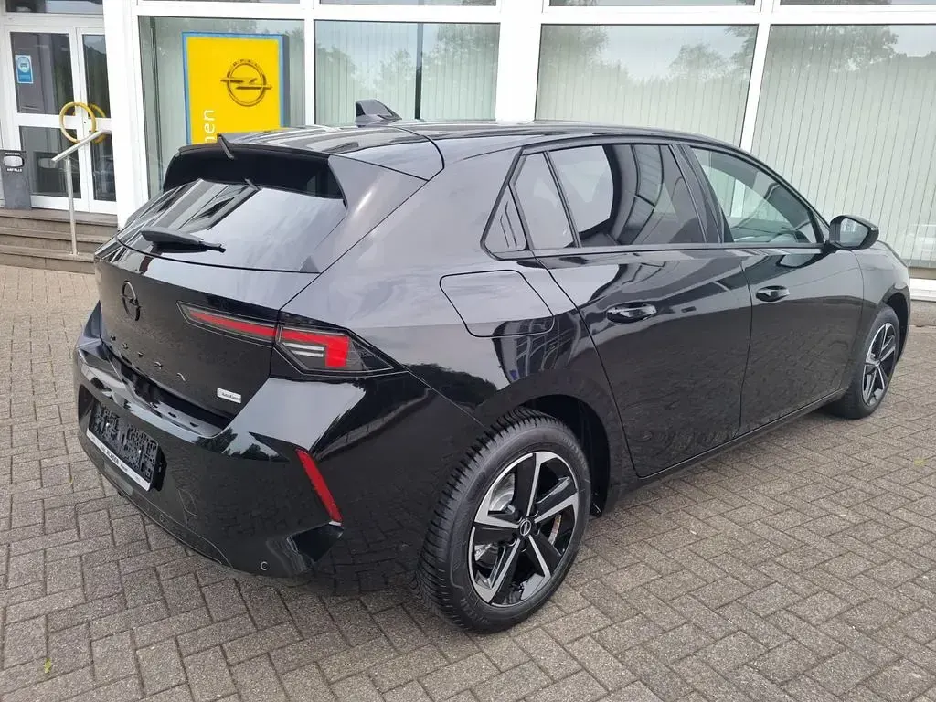 Gebraucht Opel Astra 131 PS (96 kW) 2024 Schwarz Kleinwagen