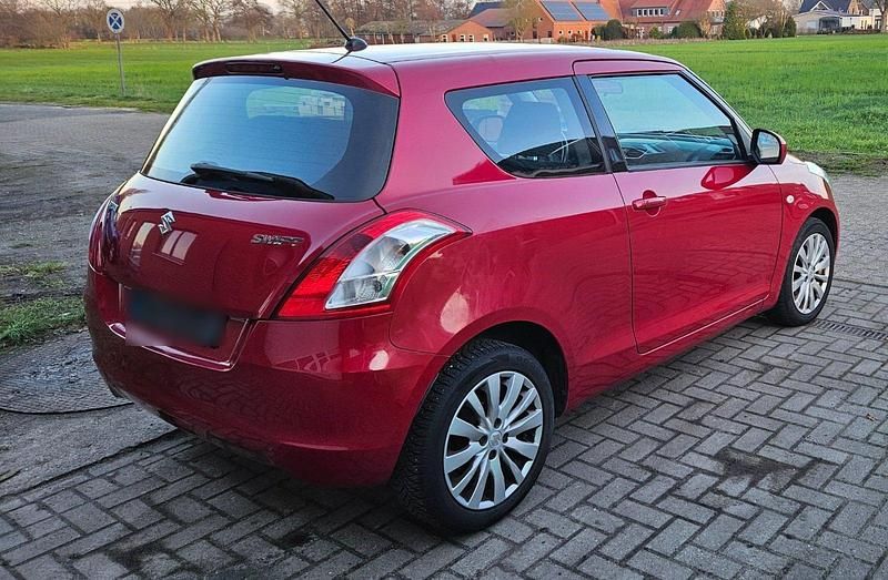 Gebraucht Suzuki Swift Comfort 94 PS (69 kW) 2010 Rot Kleinwagen