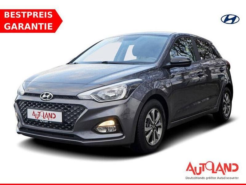 Grau Gebraucht 2020 Hyundai i20 Advantage Kleinwagen | 14.950 € (Fairer Preis) - Bild 1/4