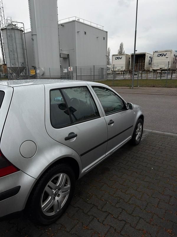 Gebraucht VW Golf IV 75 PS (55 kW) 2001 Silber Kleinwagen