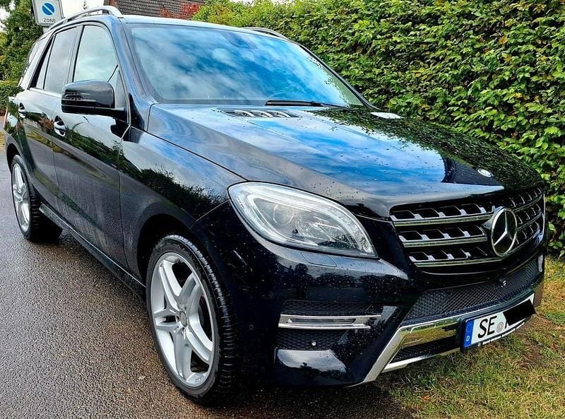 Schwarz Gebraucht 2014 Mercedes ML350 AMG SUV | 23.000 € (Guter Preis) - Bild 1/4