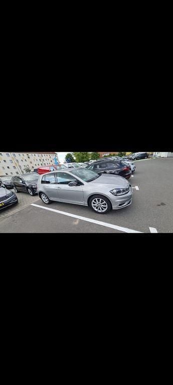 Silber Gebraucht 2019 VW Golf VII IQ Drive Limousine | 19.999 € (Fairer Preis) - Bild 1/4