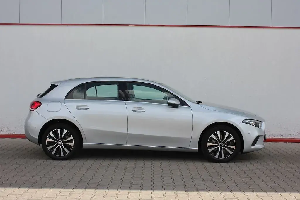 Gebraucht Mercedes A250 160 PS (117 kW) 2023 Silber Limousine