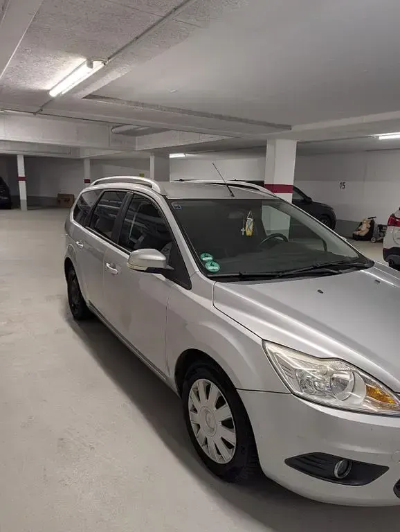 Usado Ford Focus Titanium 101 CV (74 kW) 2011 Gris Berlina