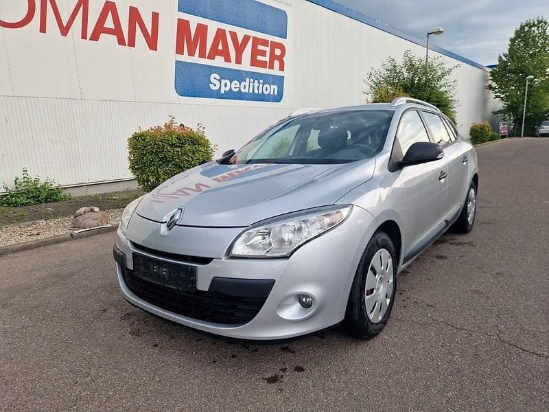 Grau Gebraucht 2011 Renault Mégane III Limousine | 1.690 € (Superpreis) - Bild 1/4