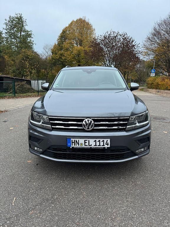 Grau Gebraucht 2021 VW Tiguan Allspace Comfortline SUV | 31.700 € (Fairer Preis) - Bild 1/4