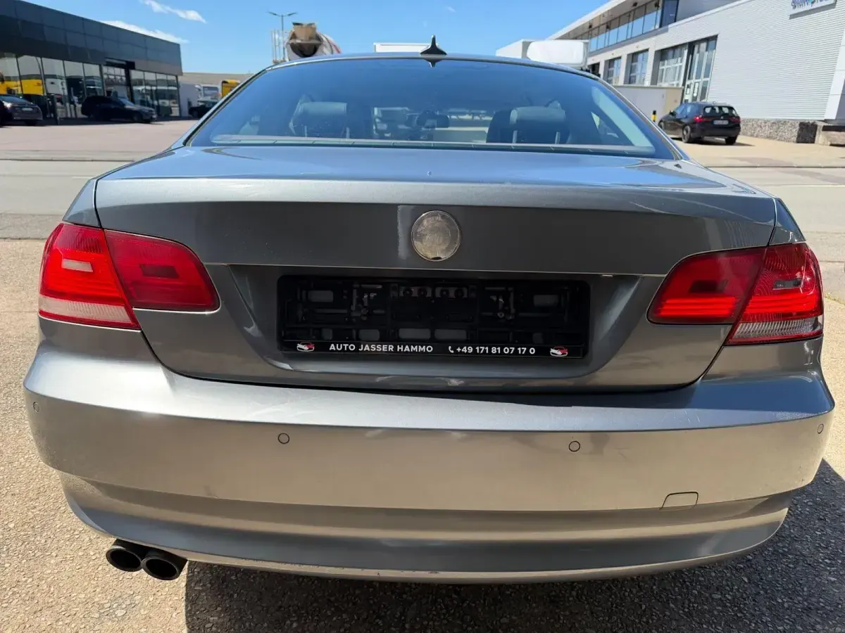 Gebraucht BMW 330 Sport Line 272 PS (200 kW) 2007 Grau Coupé