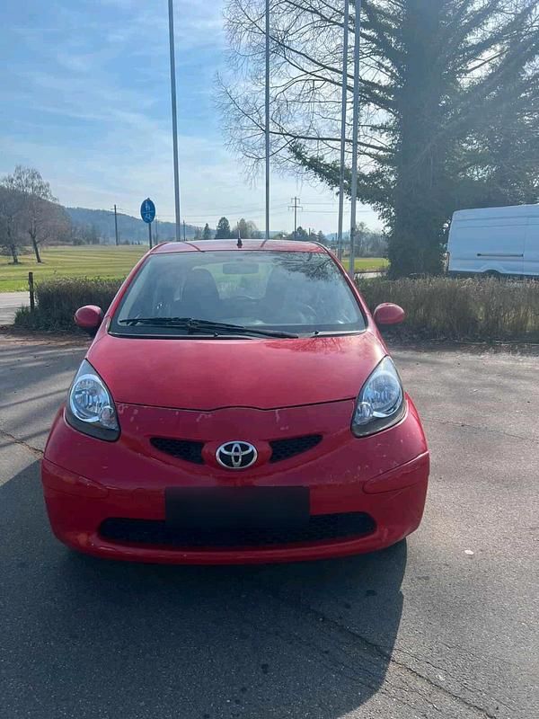 Gebraucht Toyota Aygo 68 PS (50 kW) 2008 Rot Kleinwagen