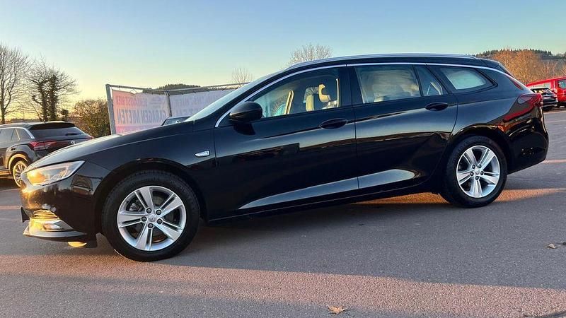 Schwarz Gebraucht 2020 Opel Insignia Innovation Kombi | 15.300 € (Fairer Preis) - Bild 1/4