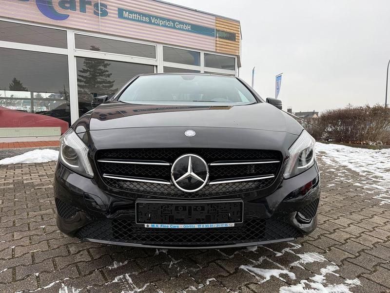 Gebraucht Mercedes A180 Style 122 PS (89 kW) 2015 Schwarz Limousine