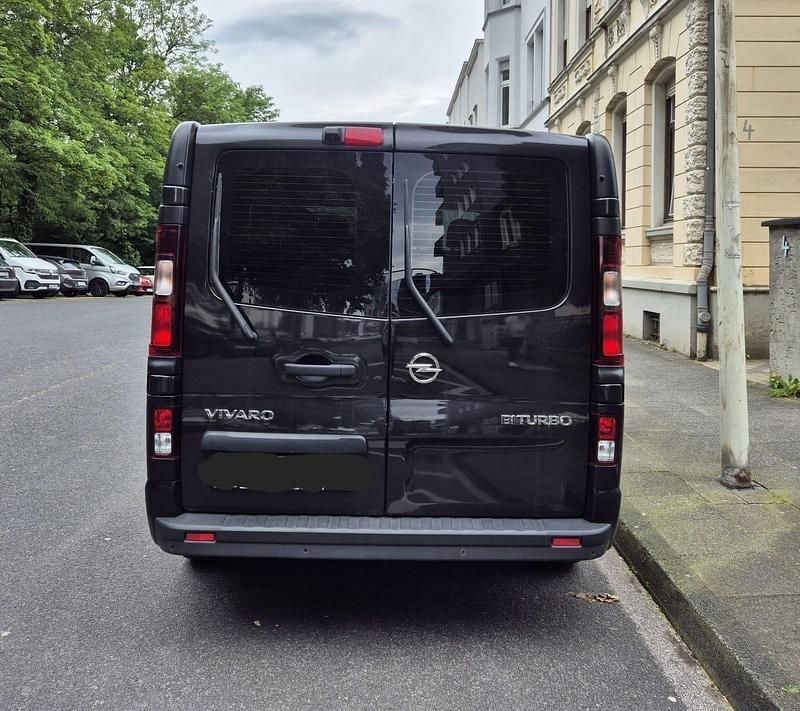 Schwarz Gebraucht 2018 Opel Vivaro Van | 17.950 € - Bild 1/4