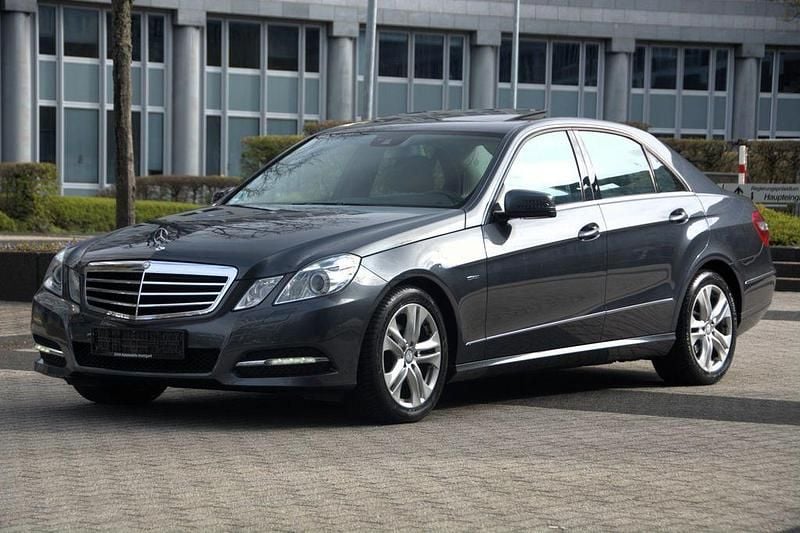 Gebraucht Mercedes E220 170 PS (125 kW) 2011 Grau Limousine