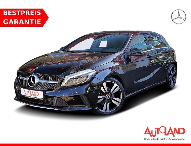 Nachtschwarz Gebraucht 2017 Mercedes A140 Urban Limousine | 19.950 € - Bild 1/4