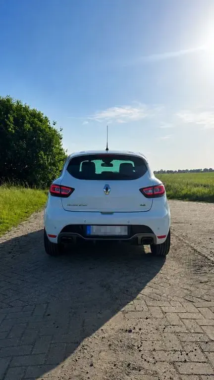 Gebraucht Renault Clio Trophy 220 PS (161 kW) 2016 Weiß Limousine