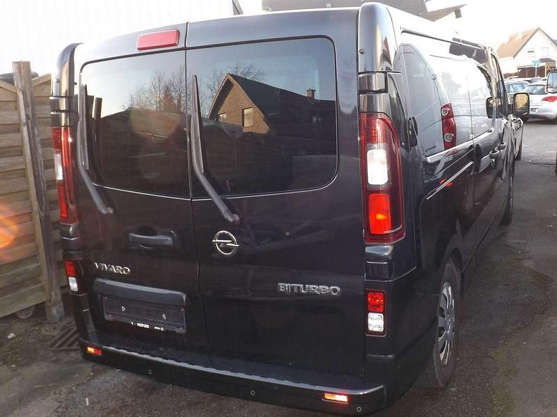 Gebraucht Opel Vivaro 125 PS (91 kW) 2018 Mitternacht schwarz (mi2) Van / Kleinbus