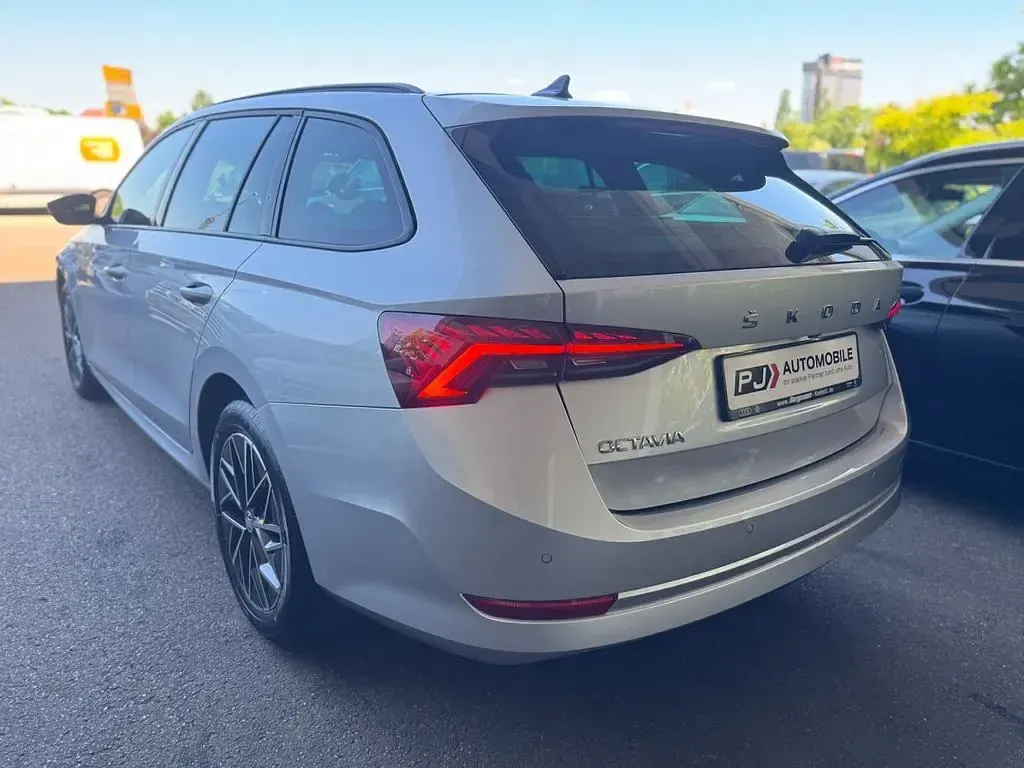 Gebraucht Skoda Octavia Clever 150 PS (110 kW) 2022 Silber Kombi