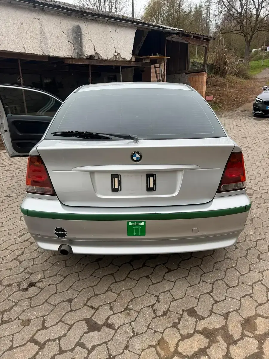 Gebraucht BMW 316 115 PS (84 kW) 2004 Silber Coupé