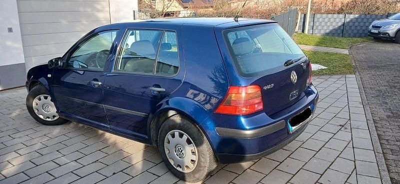 Blau Gebraucht 2002 VW Golf Limousine | 2.650 € (Fairer Preis) - Bild 1/4